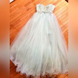 TonyBowls LeGala Prom Dress with detachable skirt sz 6 Beautiful